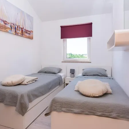With A Parking Space - Kozjak, - 21754 Vir
