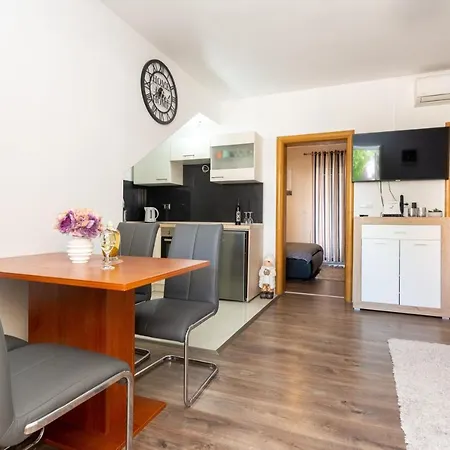 With A Parking Space - Kozjak, - 21754 Vir